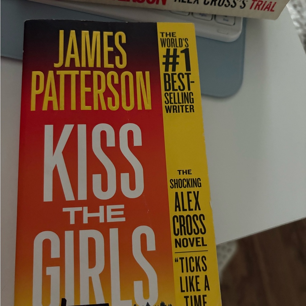 Kiss the Girls Book by James Patterson